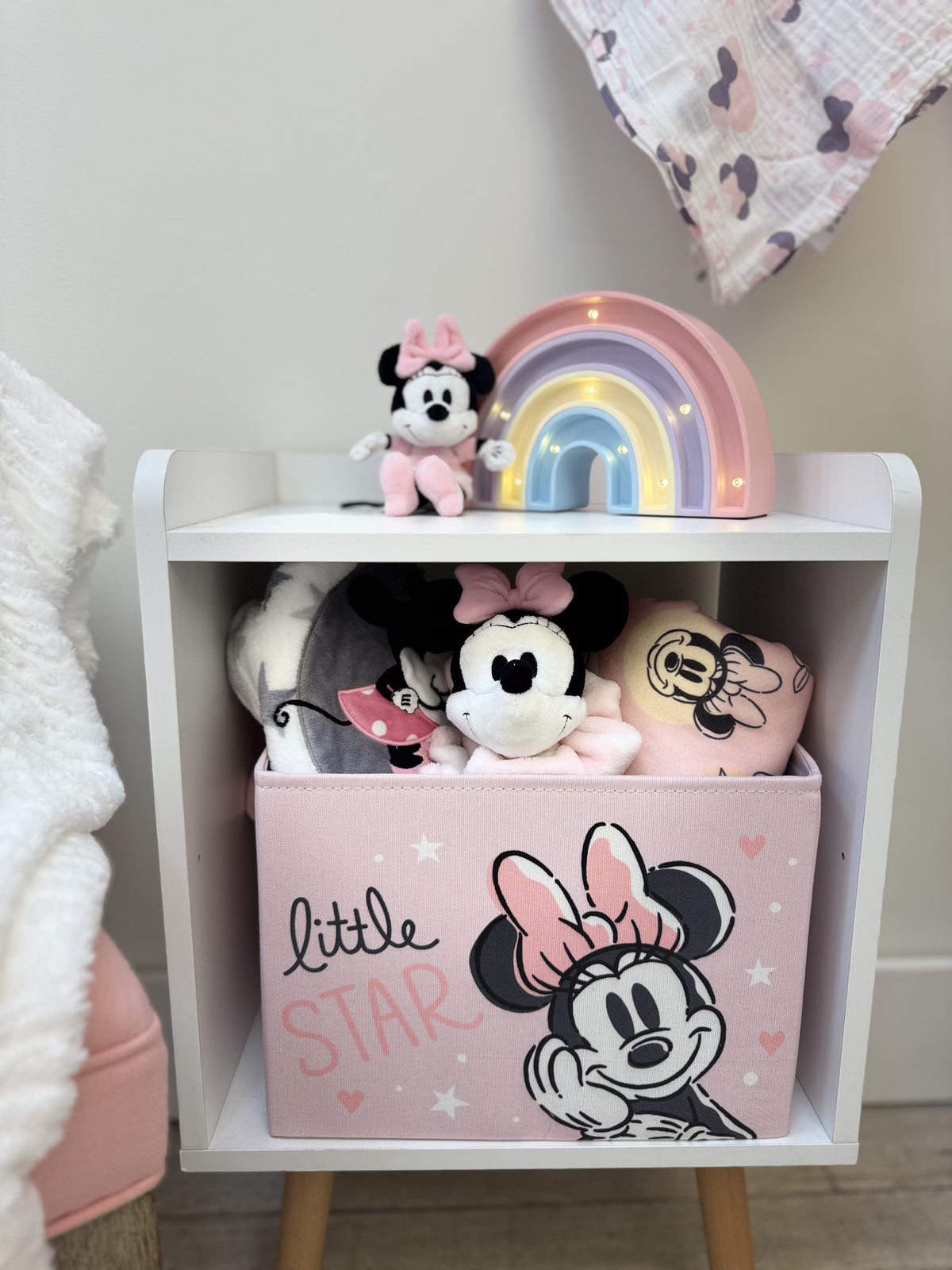 Minnie Mouse Basket with light up rainbow and plush