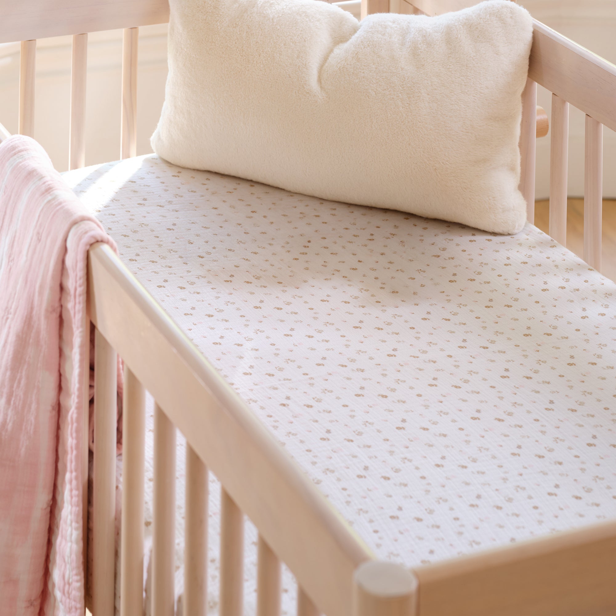 Signature Organic Cotton Floral Fitted Crib Sheet by Lambs & Ivy
