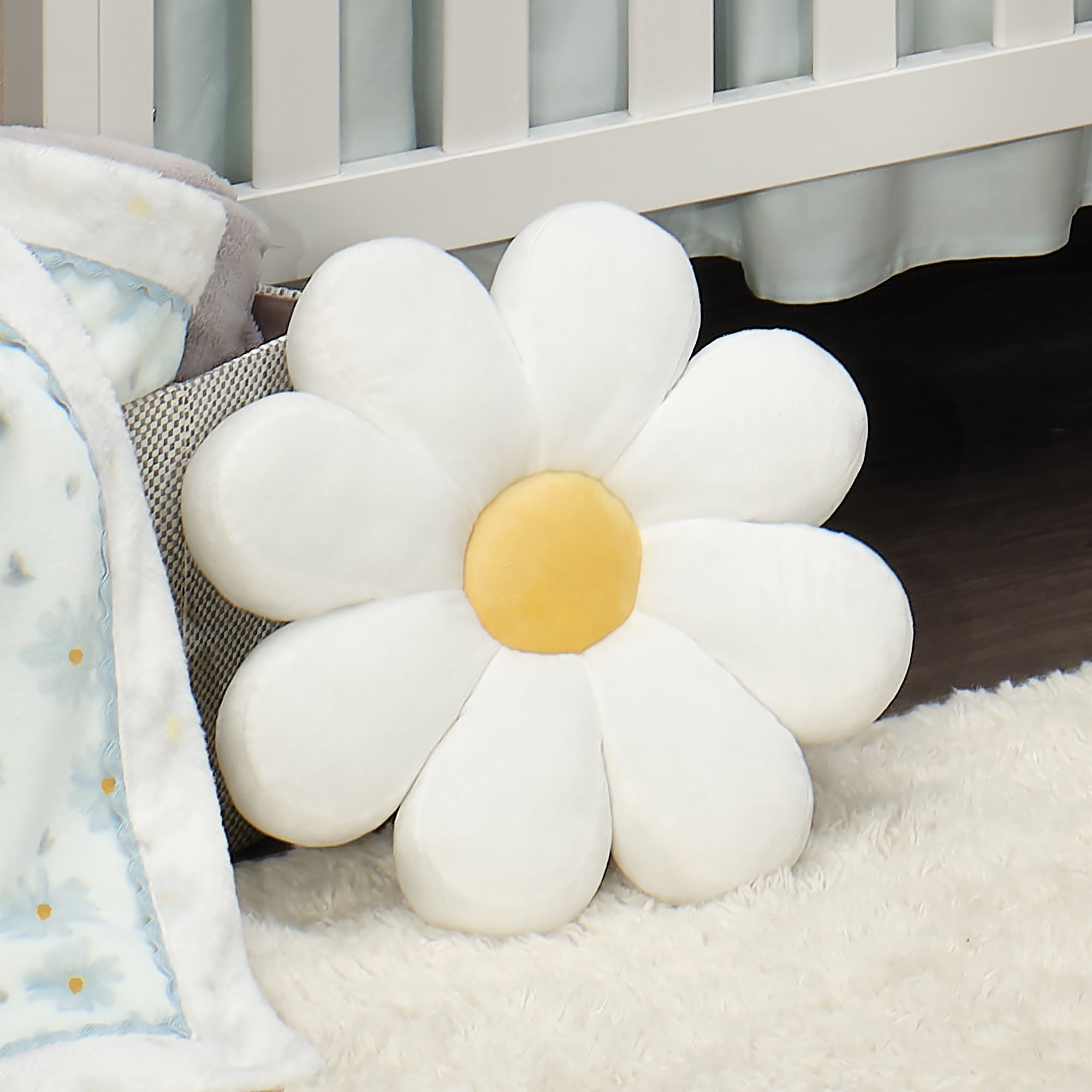 Coperta in pile Little Daisy Flowers sfondo nero per divano, divano o letto, accoglienti coperte morbide Coperta in pile Little Daisy Flowers sfondo nero per divano, divano o letto, accoglienti coperte morbide